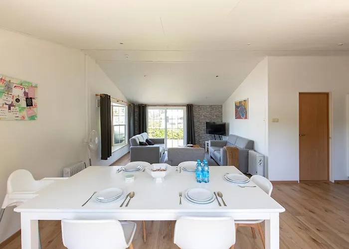 79, Ruime Aan De Kampina Σαλέ